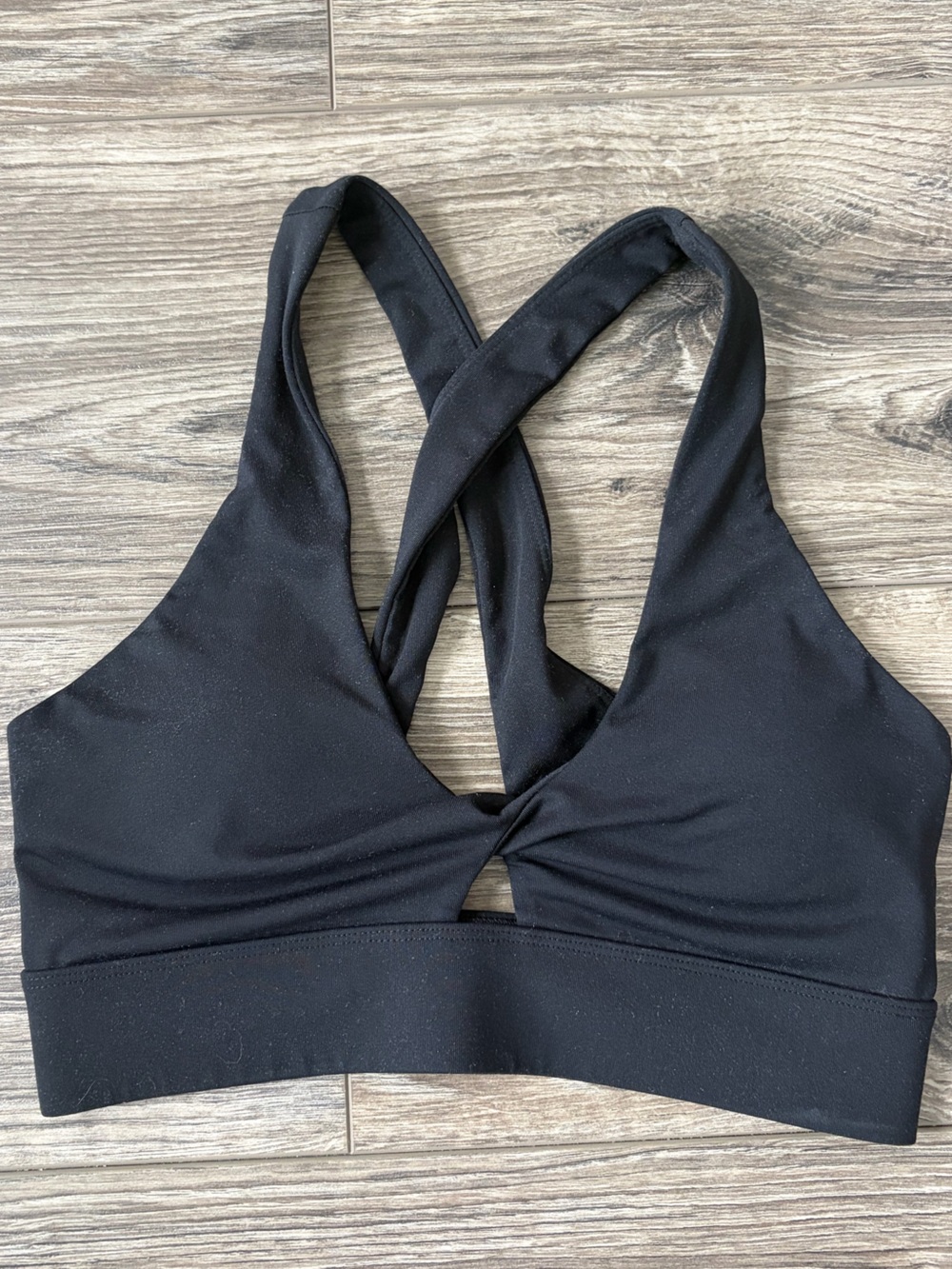 Fabletics Oasis Twist Front Sports Bra